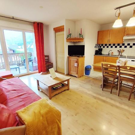 Le 102, T3 Pour 5 Personnes, Vue Montagne, Classe 2 Etoiles Nf, Parking, Piscine En Ete Bagnères-de-Luchon エクステリア 写真