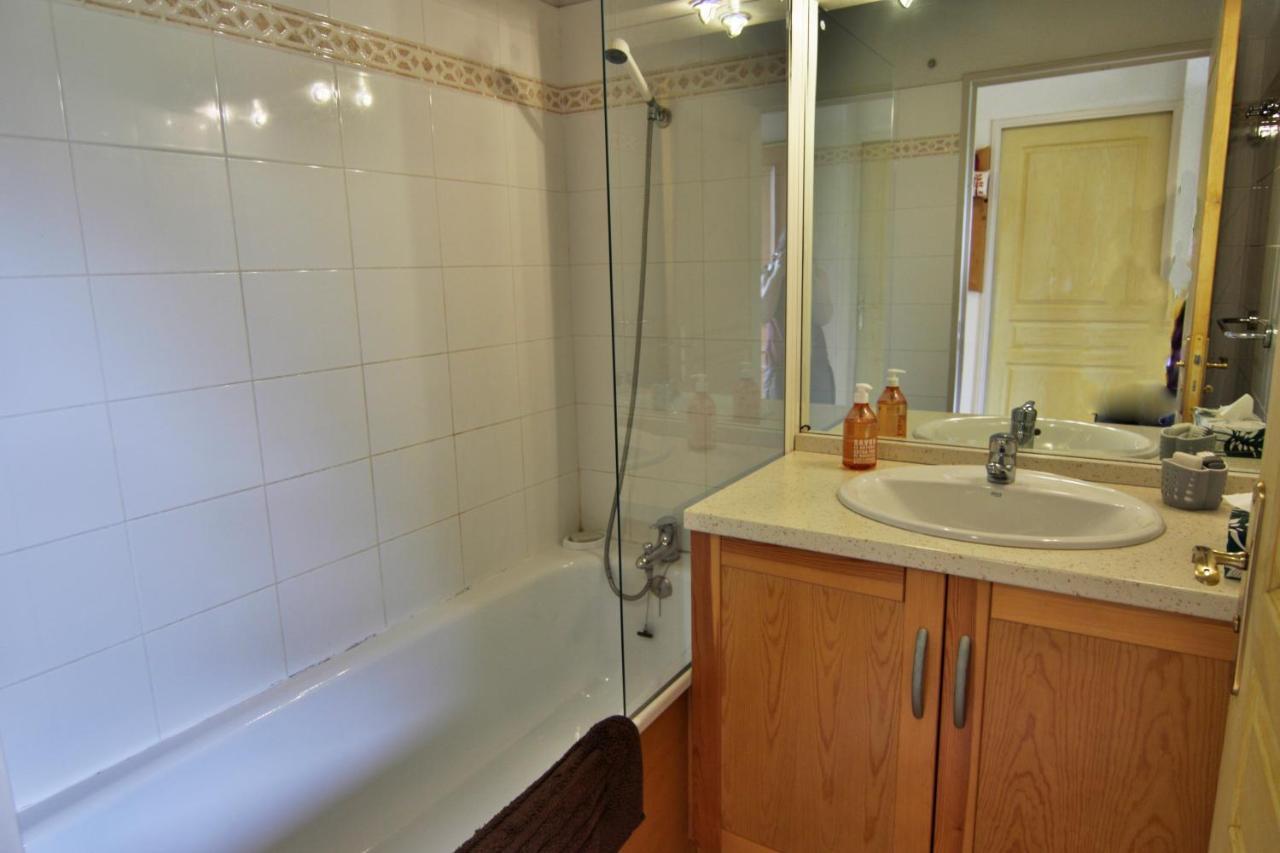 Le 102, T3 Pour 5 Personnes, Vue Montagne, Classe 2 Etoiles Nf, Parking, Piscine En Ete Bagnères-de-Luchon エクステリア 写真
