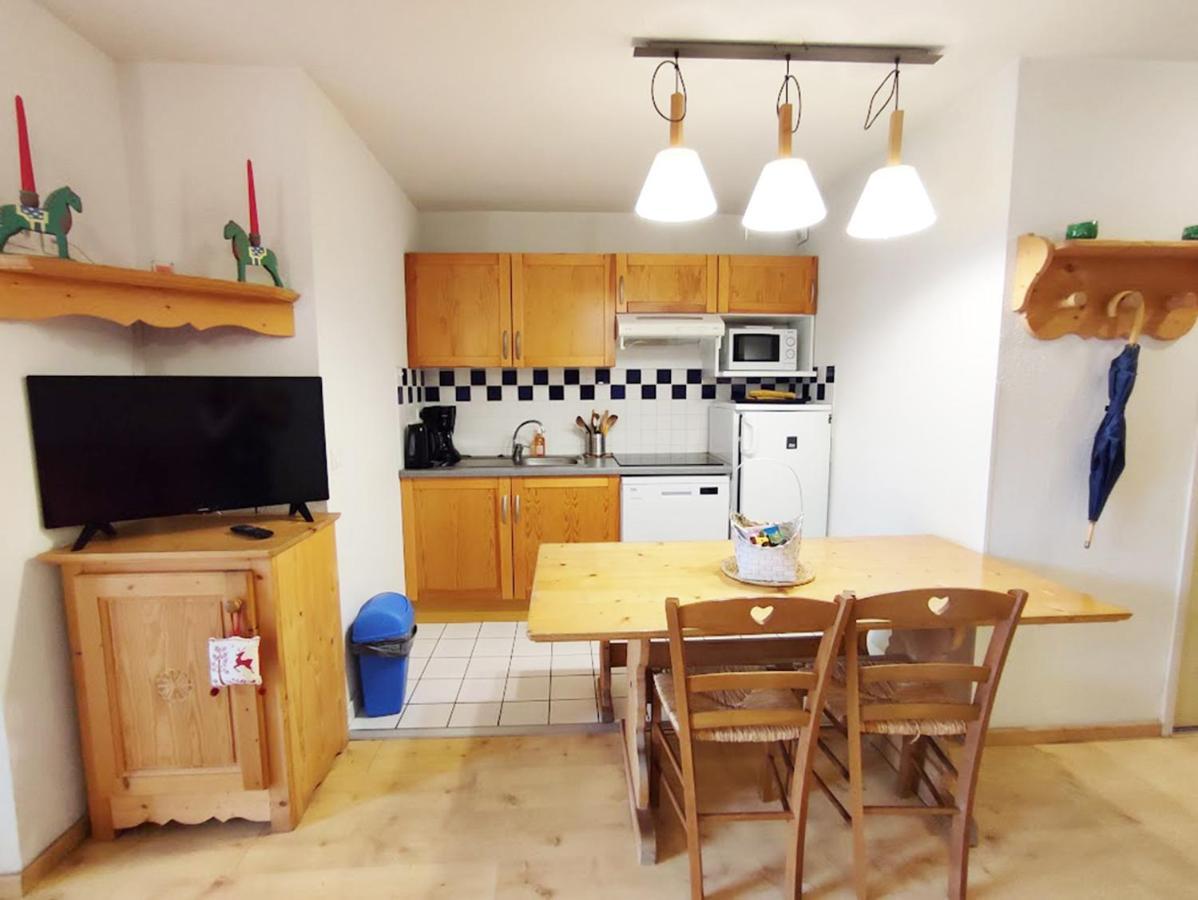 Le 102, T3 Pour 5 Personnes, Vue Montagne, Classe 2 Etoiles Nf, Parking, Piscine En Ete Bagnères-de-Luchon エクステリア 写真