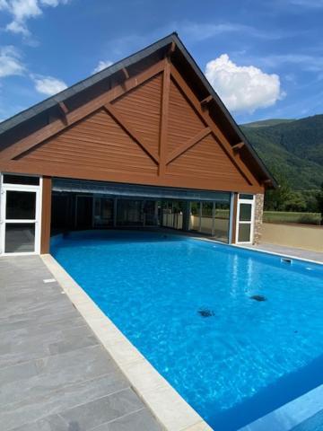 Le 102, T3 Pour 5 Personnes, Vue Montagne, Classe 2 Etoiles Nf, Parking, Piscine En Ete Bagnères-de-Luchon エクステリア 写真